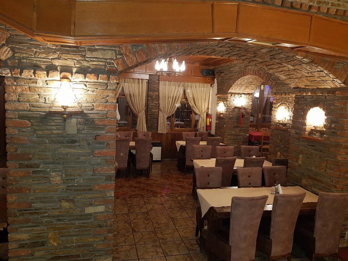 Hotel Παραδοσιακο Káto Loutrákion 外观 照片