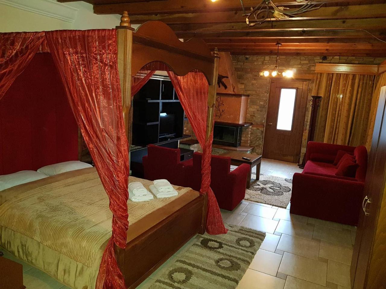 Hotel Παραδοσιακο Káto Loutrákion 外观 照片