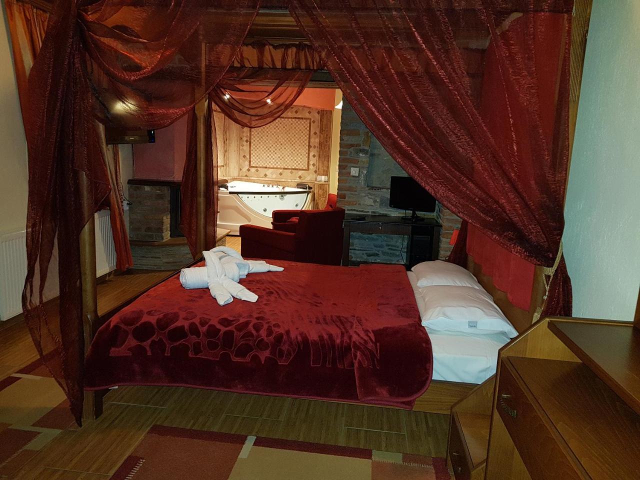 Hotel Παραδοσιακο Káto Loutrákion 外观 照片