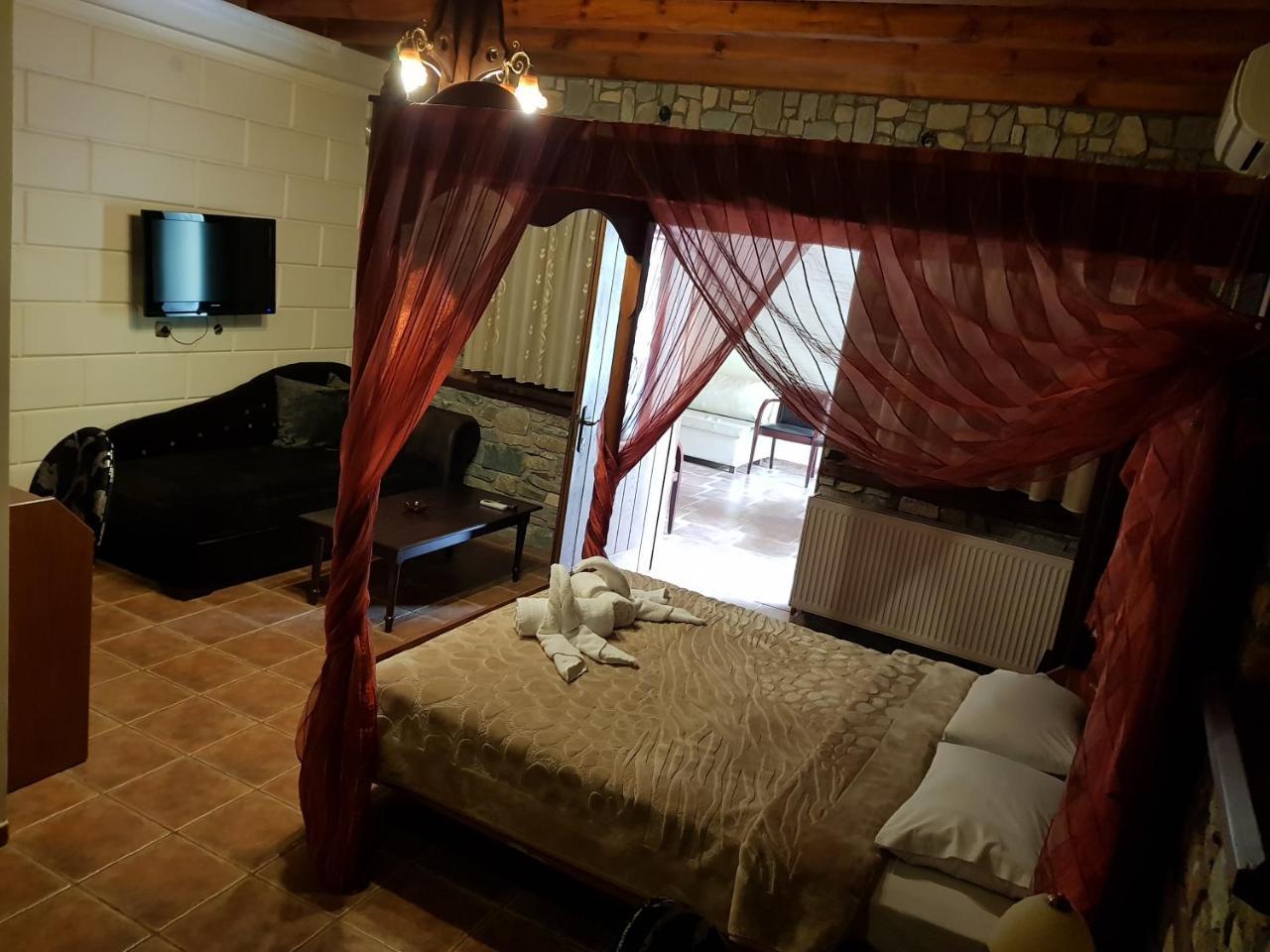 Hotel Παραδοσιακο Káto Loutrákion 外观 照片