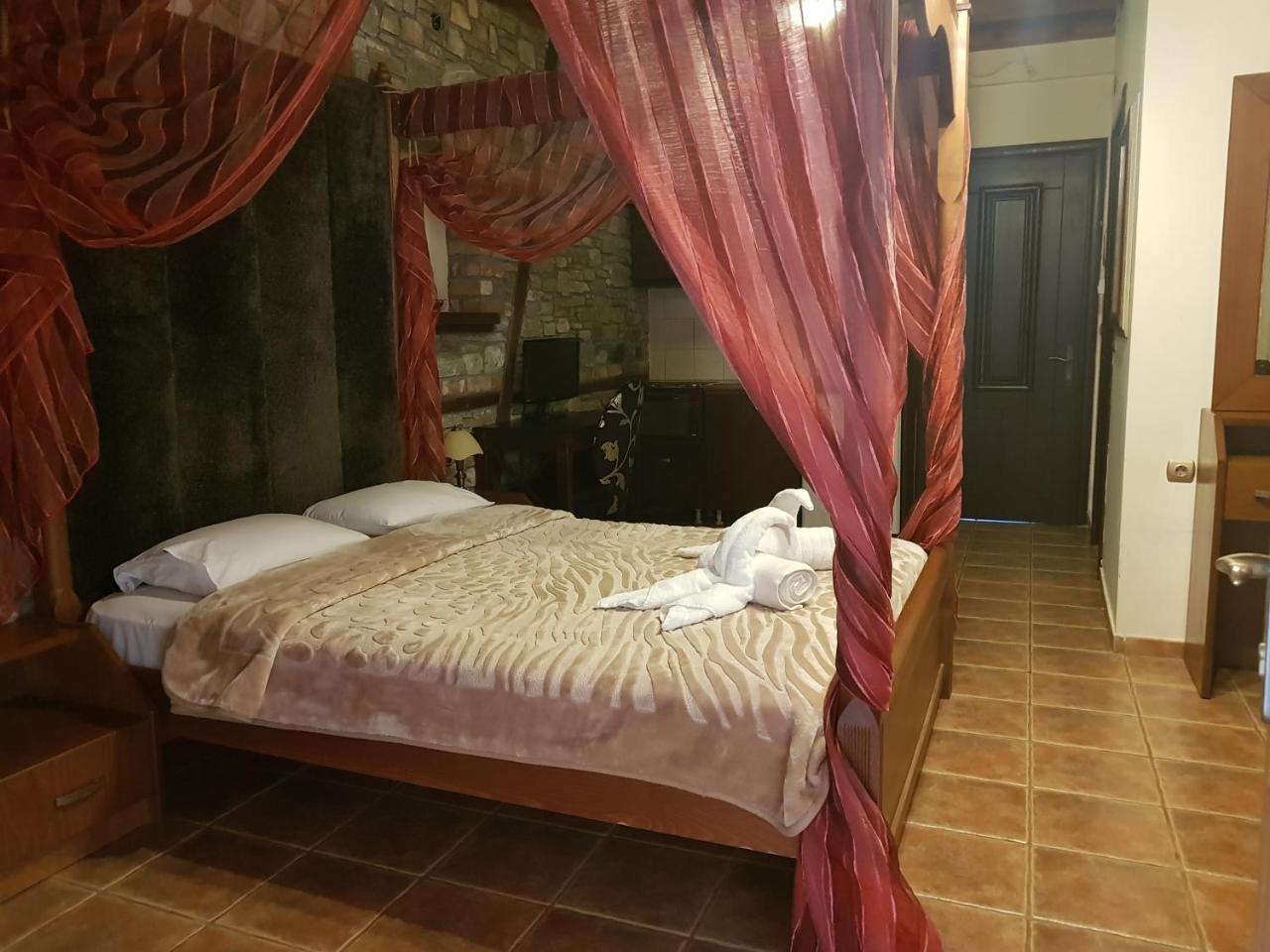 Hotel Παραδοσιακο Káto Loutrákion 外观 照片