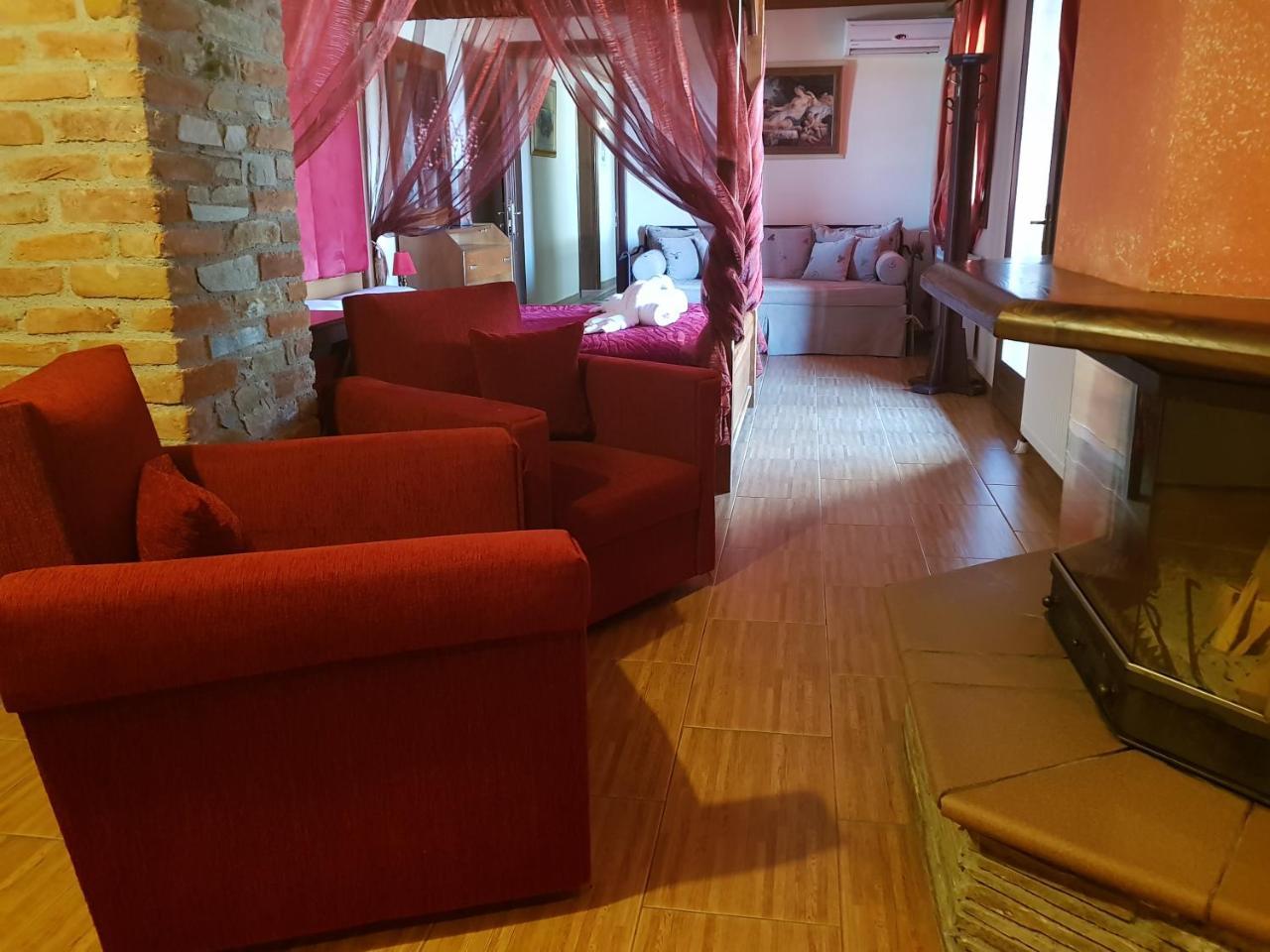 Hotel Παραδοσιακο Káto Loutrákion 外观 照片