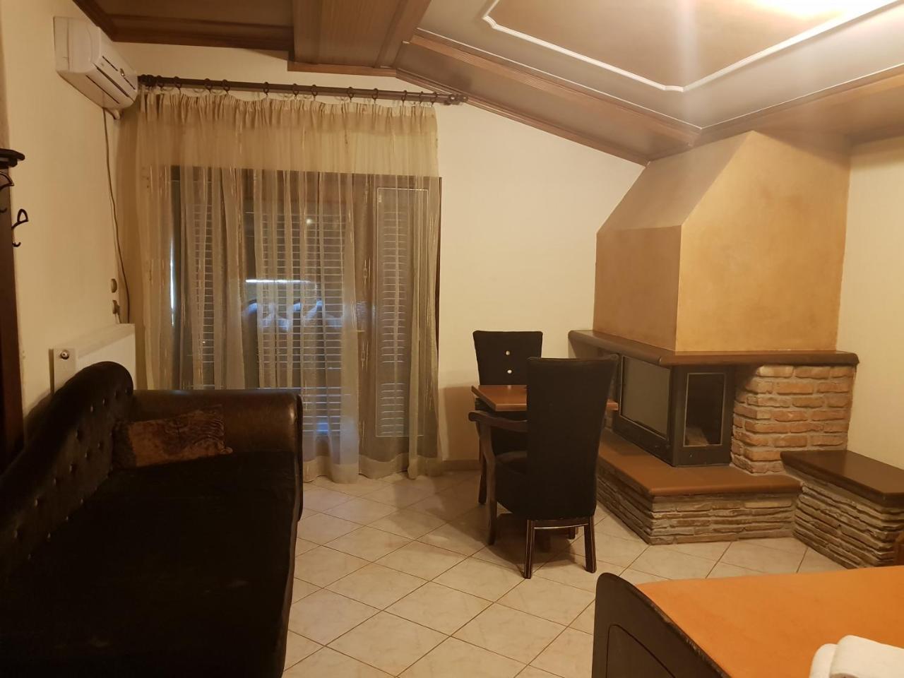 Hotel Παραδοσιακο Káto Loutrákion 外观 照片