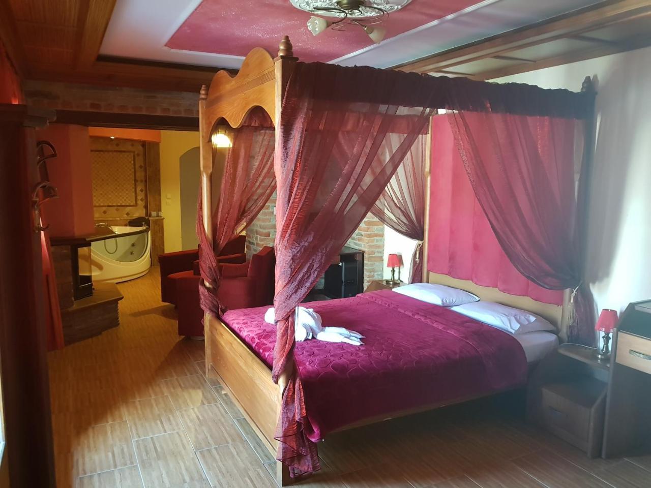 Hotel Παραδοσιακο Káto Loutrákion 外观 照片