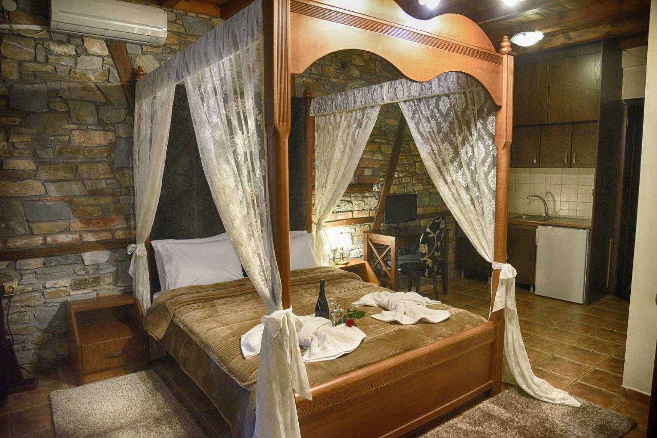 Hotel Παραδοσιακο Káto Loutrákion 外观 照片